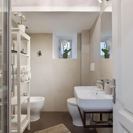 Urbana Colosseum Apartment *